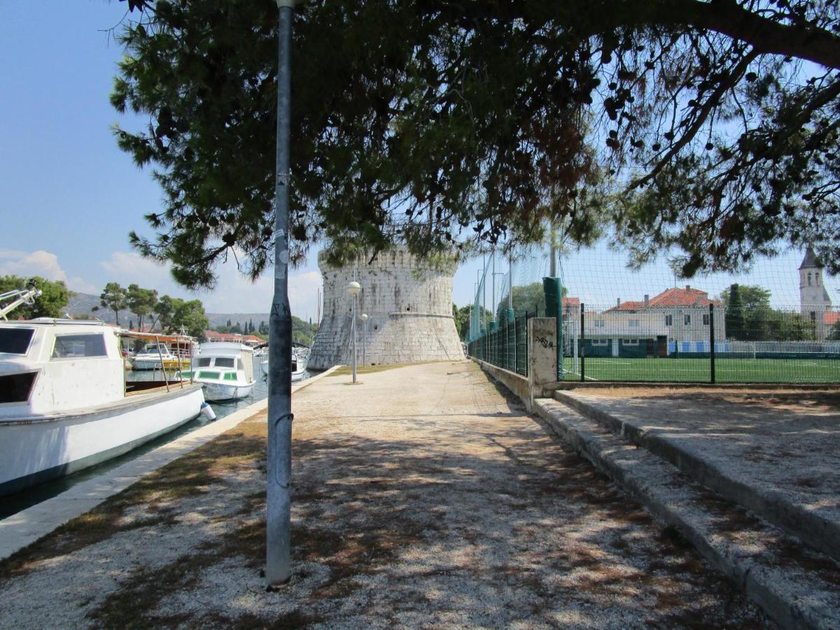 Marko Polo B Old Town Trogir Bagian luar foto